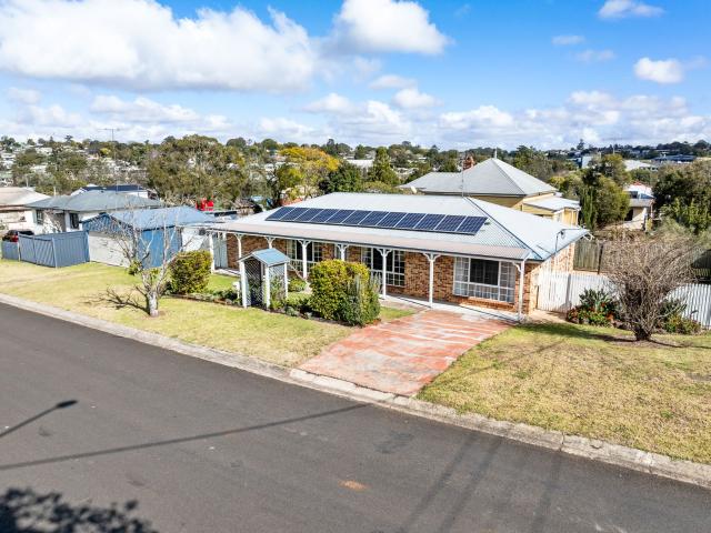 1 Waverley Street, North Toowoomba, QLD 4350 House for Rent Ray White Toowoomba Real Estate