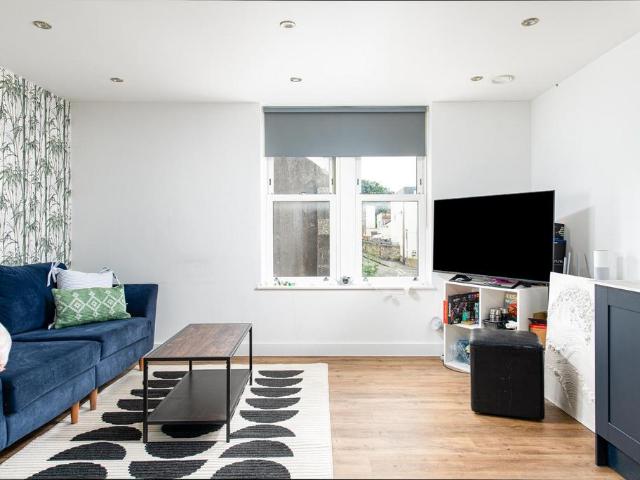 1 Westbourne Grove, Bristol BS3 4 bed flat to rent £3,293 pcm £760 pw