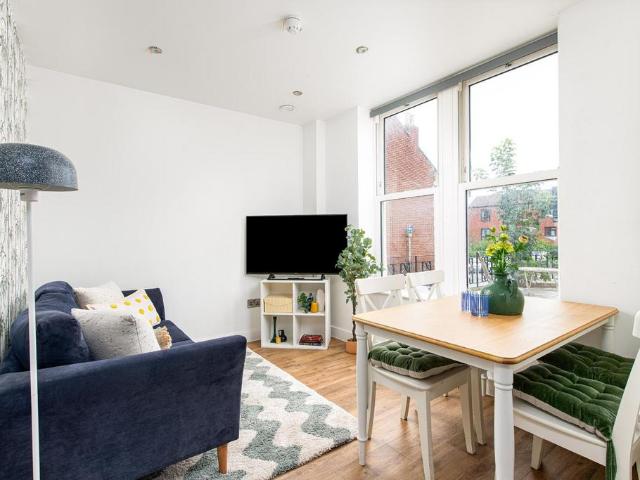 1 Westbourne Grove, Bristol BS3 4 bed flat to rent £3,293 pcm £760 pw