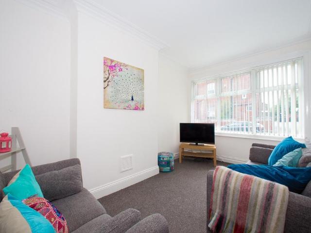 1 Winfield Grove, Woodhouse, Leeds. 4 bed end of terrace house to rent £2,011 pcm £464 pw