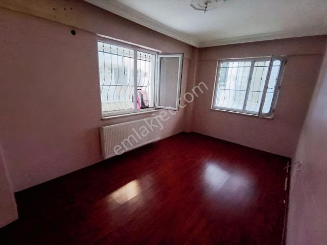 1 Yıllıgına Kiralık 2+1.70 M2 Y.giriş Metrobüs 5 Dk Mesafede