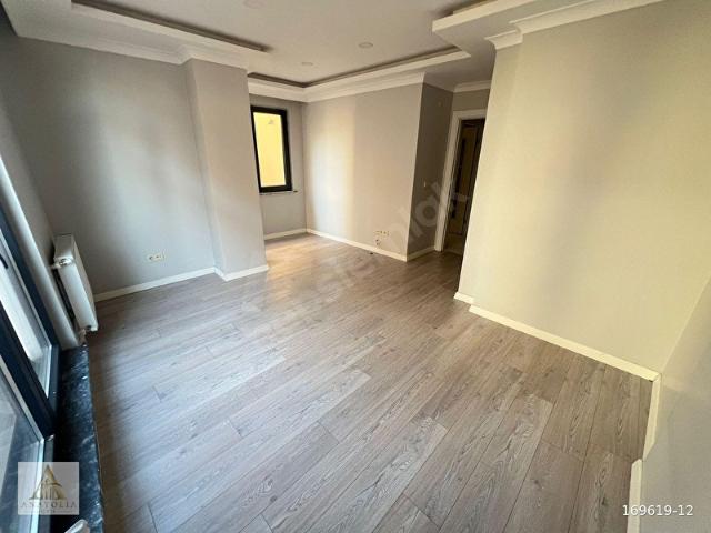 1 YAŞINDA BİNADA ARA KATTA BALKONLU 2+1 KİRALIK DAİRE