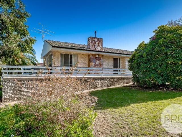 1 Yarrah Street, Kooringal NSW 2650