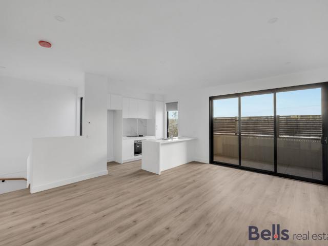 1 YEAR OLD TOWNHOUSE!