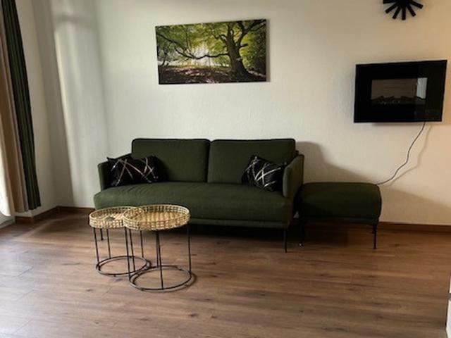1 Zi. Whg. mit großer Terrasse, teilmöbliert Nähe Hamburg, Meckelfeld, KFZ Stellplatz