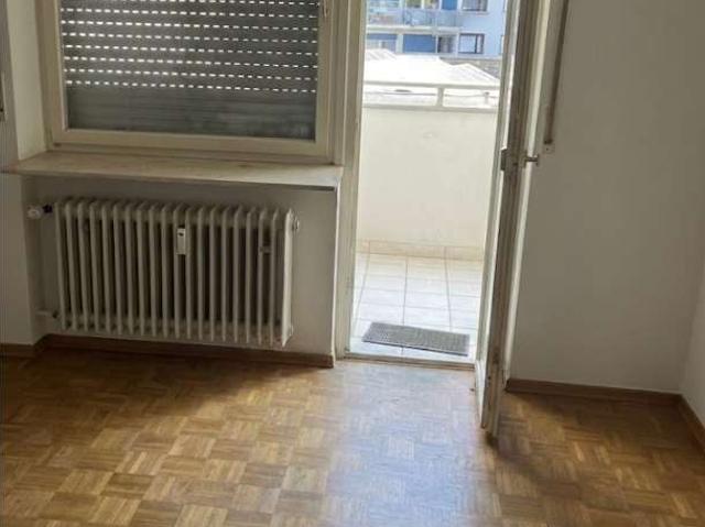 1 Zi. Wohnung mit Balkon, unvermietet, unrenoviert, nahe Schloss Karlsruhe
