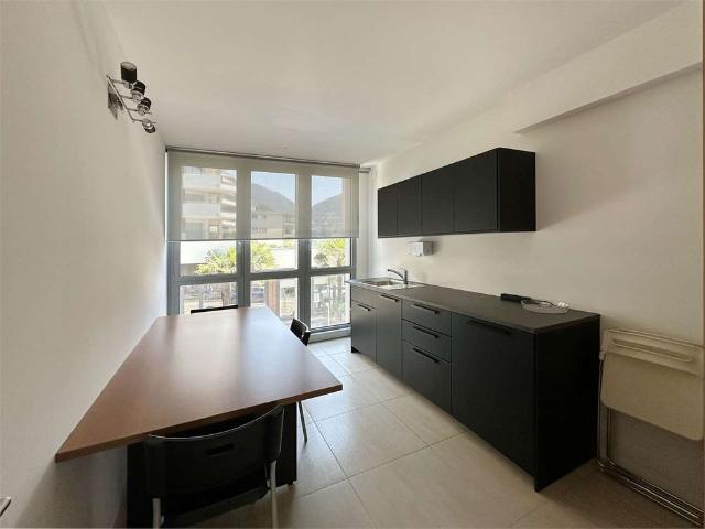 1 Zimmer, 65 m², 3. Stock