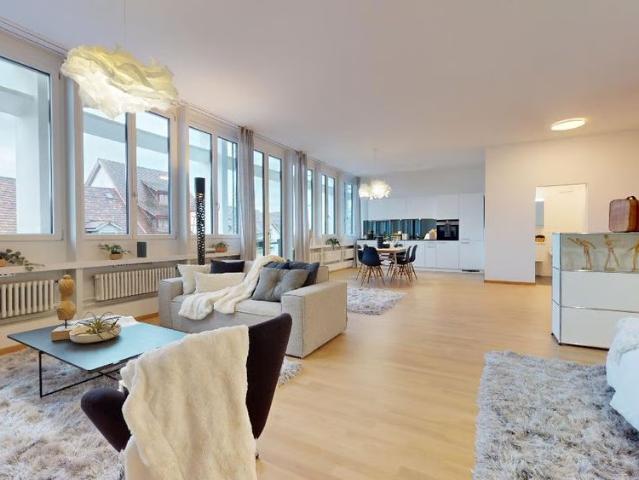 1 Zimmer, 74 m², 1. Stock