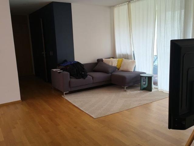 1 Zimmer, 83 m², 1. Stock