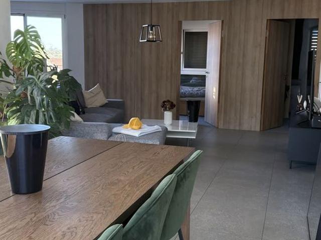 1 Zimmer, 102 m², 2. Stock