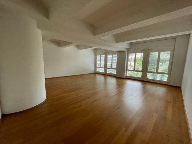 1 Zimmer, 87 m², 2. Stock