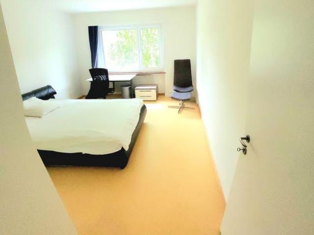 1 Zimmer, 85 m², EG