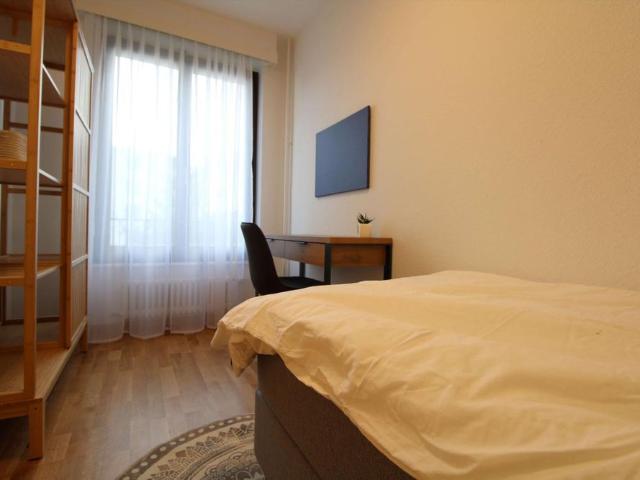 1 Zimmer, 8 m², 2. Stock