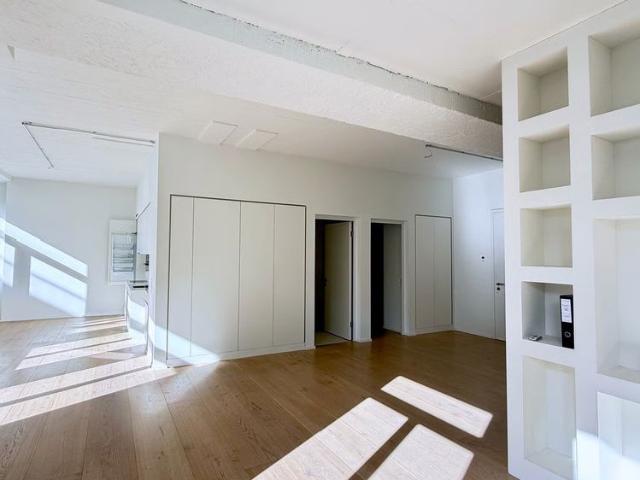 1 Zimmer, 93 m², 2. Stock