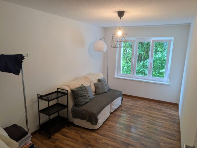 1 Zimmer, 90 m², 2. Stock