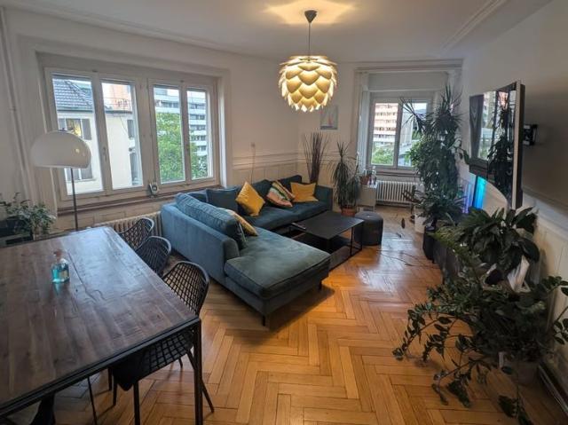 1 Zimmer, 96 m², 4. Stock