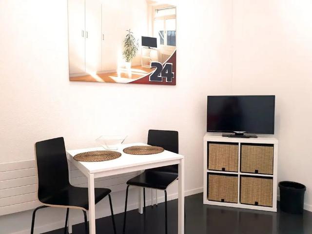 1 Zimmer, 13 m², 2. Stock