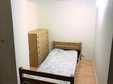 1 Zimmer, 13 m², 2. Stock