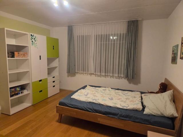 1 Zimmer, 100 m², 1. Stock