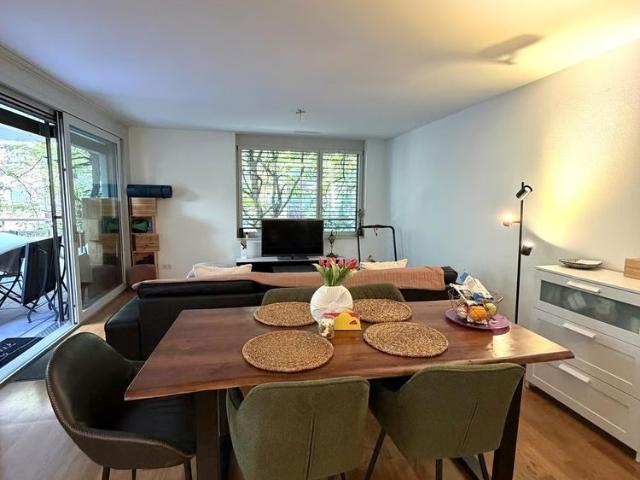 1 Zimmer, 100 m², 1. Stock