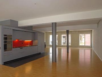 1 Zimmer, 102 m², 2. Stock