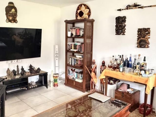 1 Zimmer, 110 m², 1. Stock