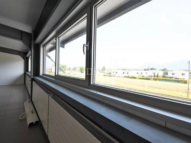 1 Zimmer, 118 m², 1. Stock