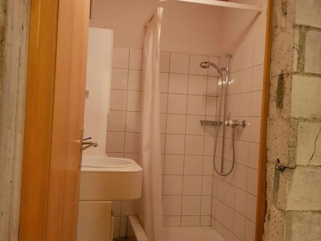 1 Zimmer, 120 m²