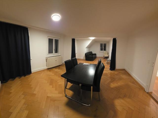 1 Zimmer, 130 m², 3. Stock