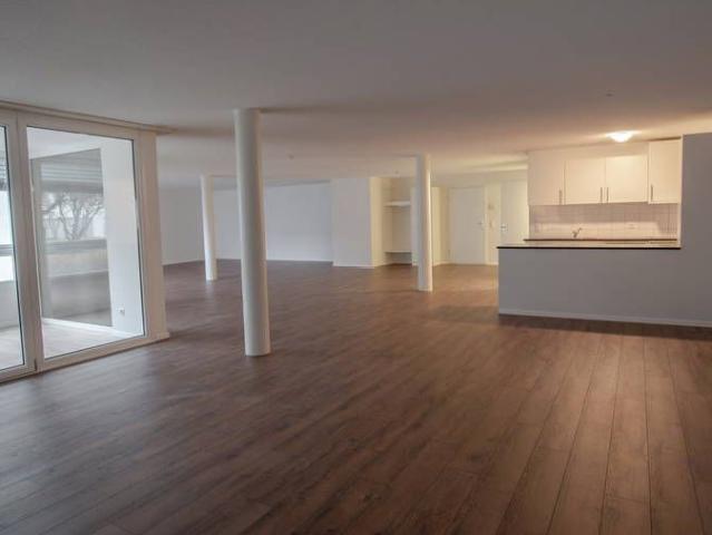1 Zimmer, 136 m², EG