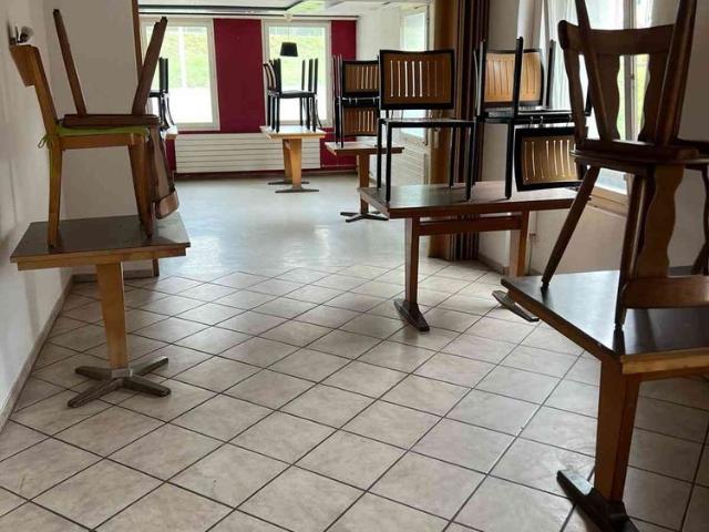 1 Zimmer, 140 m², EG