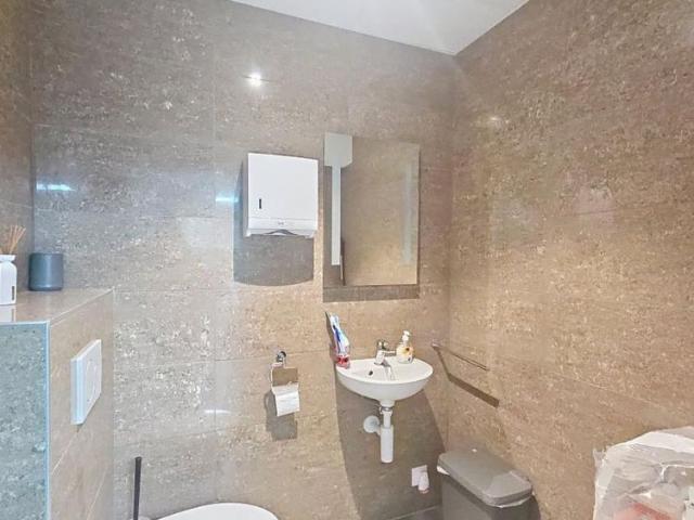 1 Zimmer, 144 m², 1. Stock
