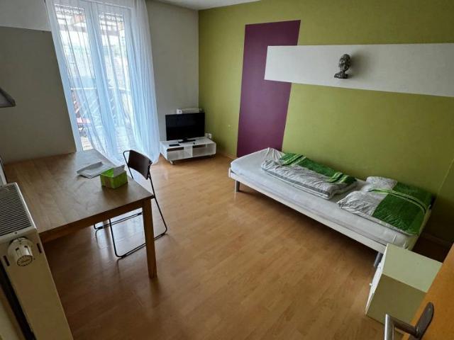 1 Zimmer, 14 m², 2. Stock
