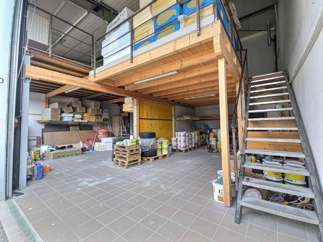 1 Zimmer, 180 m², EG