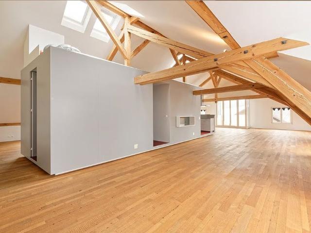1 Zimmer, 195 m², 3. Stock