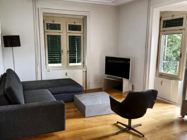 1 Zimmer, 200 m², 2. Stock