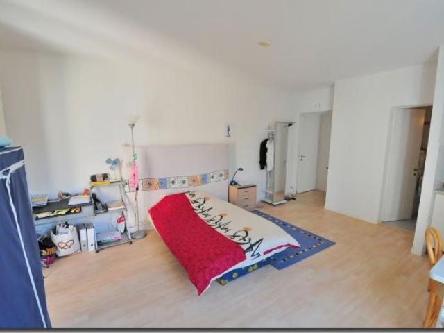 1 Zimmer, 27 m², 2. Stock
