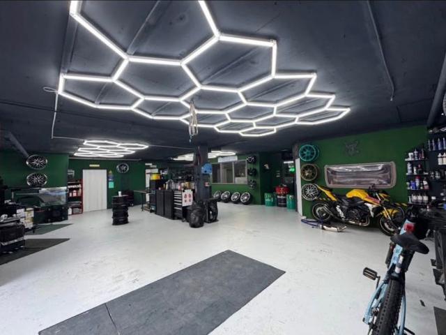 1 Zimmer, 240 m², 1. Stock
