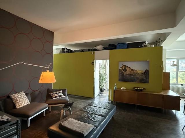 1 Zimmer, 240 m², 3. Stock