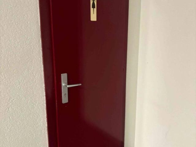 1 Zimmer, 284 m², EG