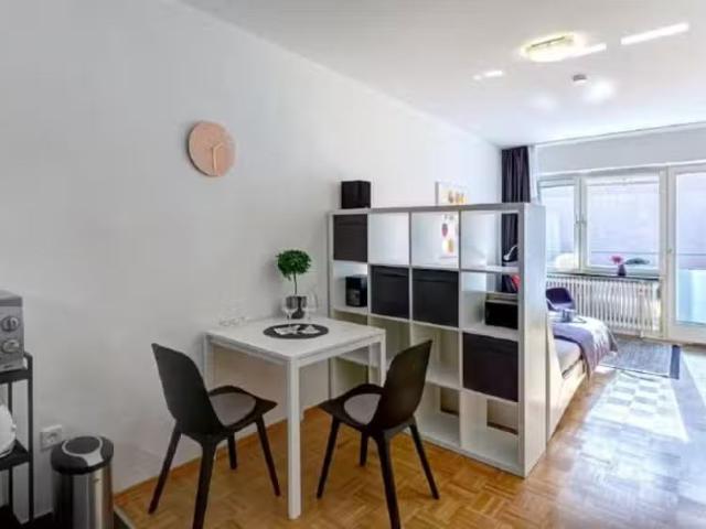 1 Zimmer 29 m² 1.110 € Kaltmiete Wohnungen in München