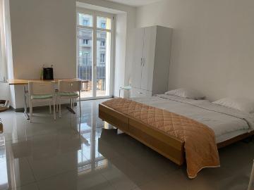 1 Zimmer, 2. Stock
