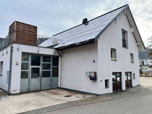 1 Zimmer, 300 m²