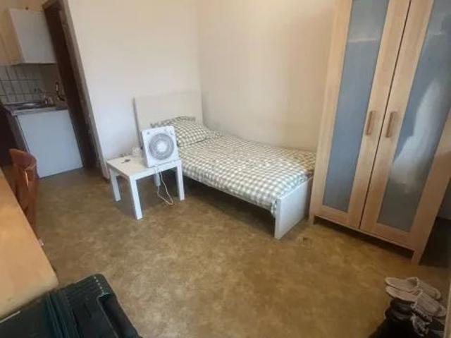 1 Zimmer voll möbliertes Appartement, 19 qm im 2. OG mit, in Toplage in Kaiserslautern zu vermieten