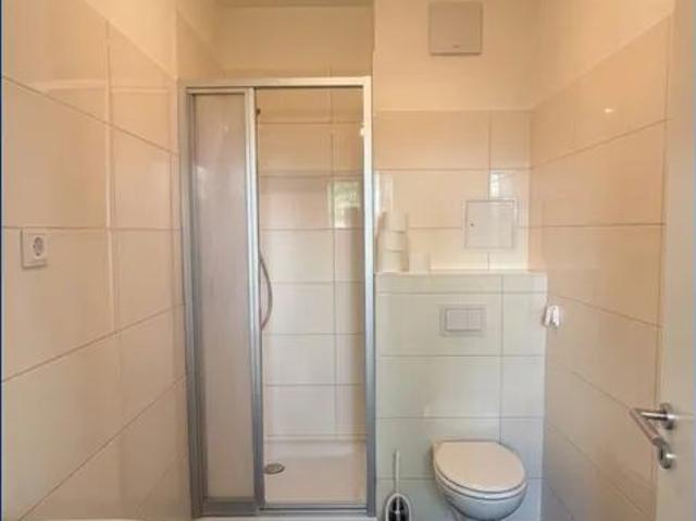 1 Zimmer Wohnung mit Terrasse, Einbauküche und ruhige Hinterhauslage