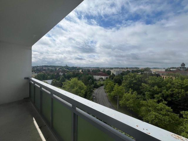 1 Zimmer Wohnung mit Ausblick und EinbaukÃ¼che nach Wahl