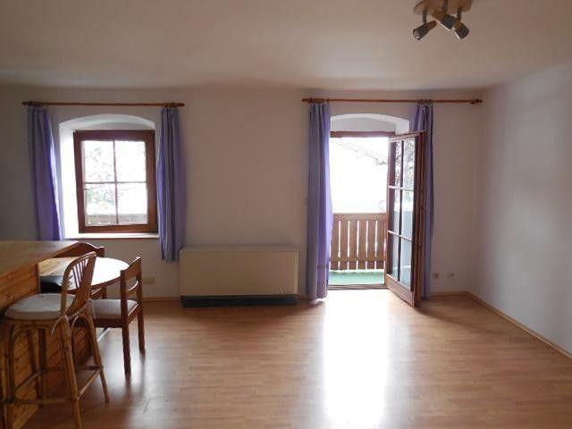 1 Zimmer Wohnung mit Balkon und Garage