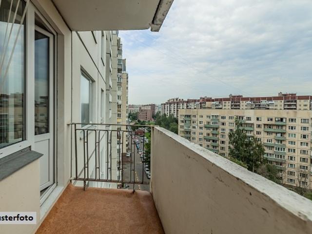 1 Zimmer Wohnung mit großem Balkon und eigenem Pkw Stellplatz