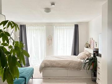 1 Zimmer Wohnung mit großem Balkon in zentraler & ruhiger Lage