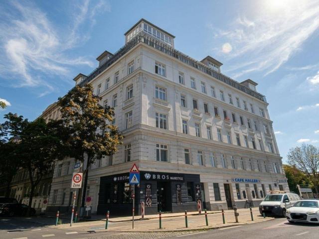 1 Zimmer Wohnung mit Potential im Altbau! 1. Stock mit Lift! Nähe U6 Dresdner Straße!